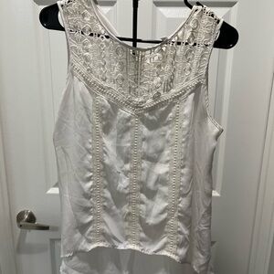 🛑 Xhilaration White Sleeveless Lace Crochet-Front Hi-Lo Tank Top